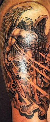 Tatuaje de ángel guerrero por Ofiuco Tattoo