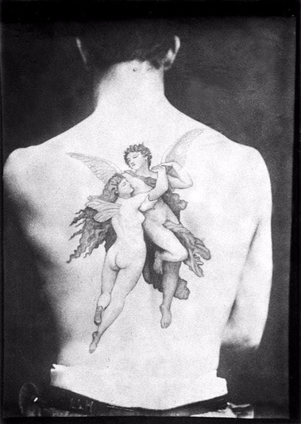 Tatuaje de ángeles en la espalda