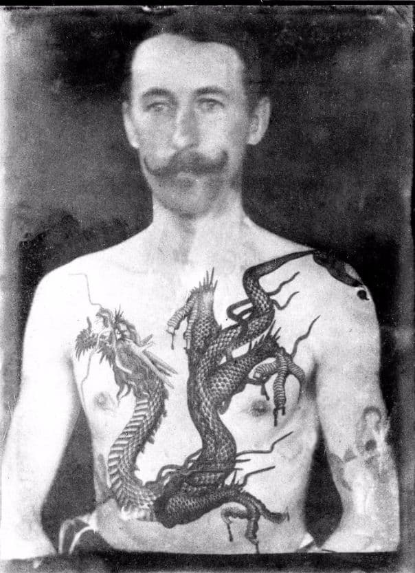 Tatuaje de dragón en el torso