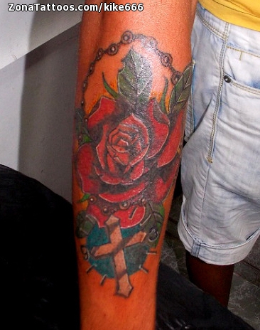 Tatuaje de Rosas, Flores, Rosarios