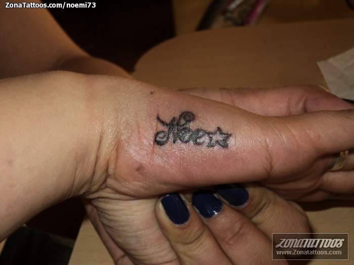 Tatuaje de Nombres, Mano, Letras