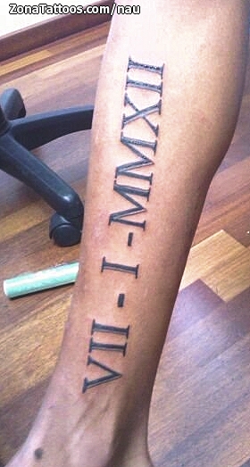 Chiesa di Totti on Twitter The Roman numeral tattoo somehow makes his leg  look even more jacked like it was sculpted from stone Also Roman numerals   hes never leaving Roma httpstcobKloc9YNaX 