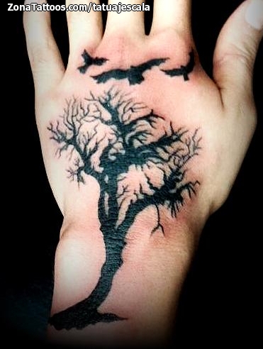 Tatuaje de Árboles, Aves, Mano