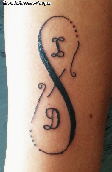 Tatuaje de Infinitos, Iniciales