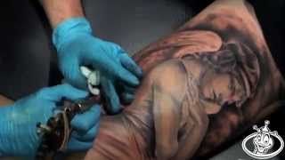 Proceso de tatuaje de ángel